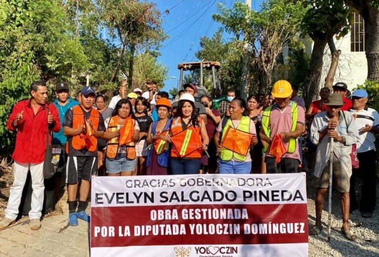 ¡CUMPLIENDO LOS SUEÑOS EN EL DISTRITO 05 LOCAL DE ACAPULCO GRACIAS AL APOYO DE NUESTRA QUERIDA GOBERNADORA EVELYN SALGADO, AL DAR EL BANDERAZO DE ARRANQUE DE OBRA DE LA PAVIMENTACIÓN DE LA CALLE 3 DE MAYO DE LOMA LARGA!