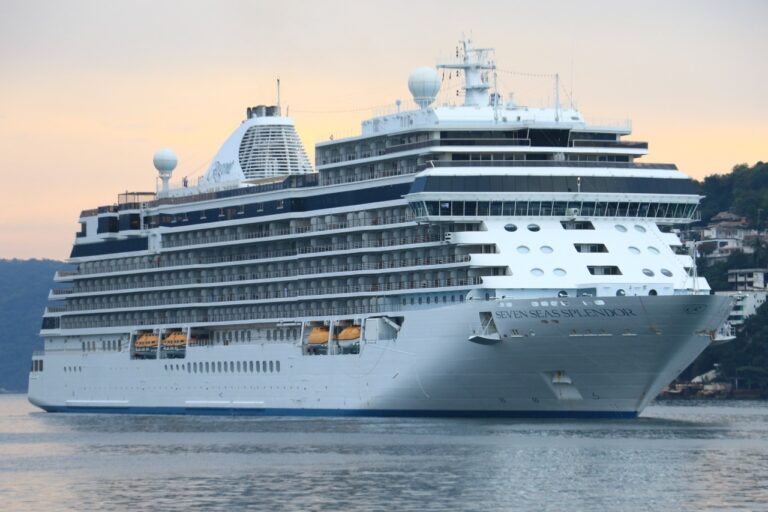 Arriba el Seven Seas Splendor, último crucero del año