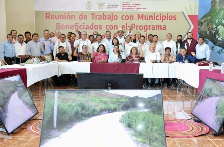 CUMPLE AMLO CON GUERRERO Y ESTE 2023 SERÁN INVERTIDOS OTROS MIL MDP PARA LA PAVIMENTACIÓN DE MÁS CAMINOS RURALES ARTESANALES EN LA MONTAÑA Y COSTA CHICA