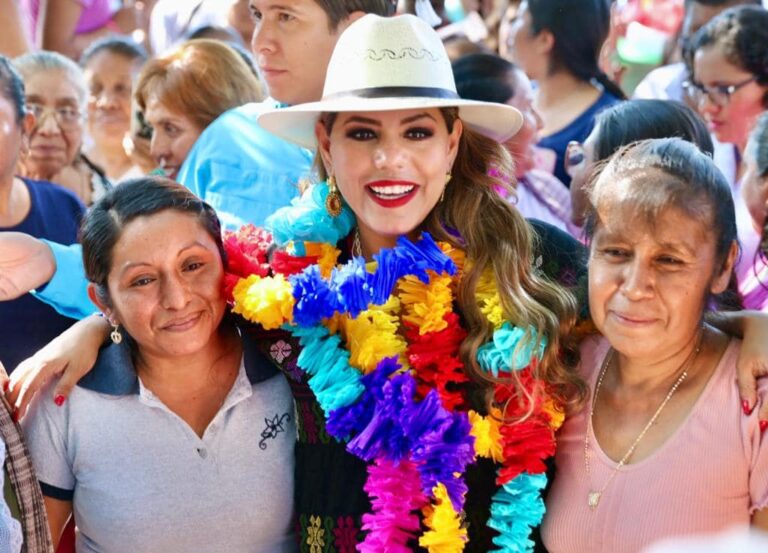Promueve Evelyn Salgado artesanías del Parador Xalitla de la zona Norte de Guerrero