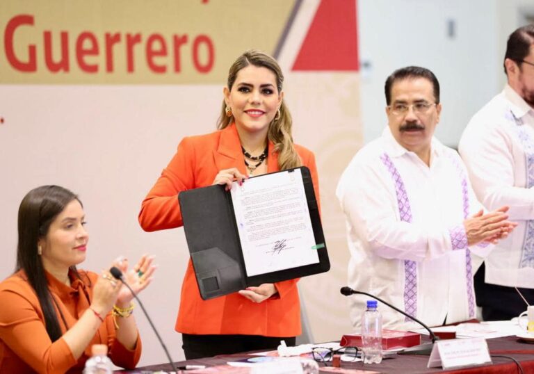 REFRENDA EVELYN SALGADO COMPROMISO PARA FORTALECER EL SISTEMA DE PROTECCIÓN INTEGRAL DE LOS DERECHOS DE LA NIÑEZ GUERRERENSE