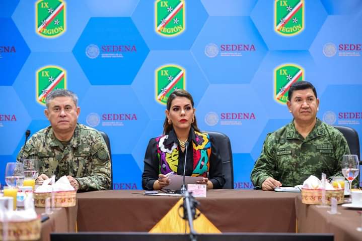 LA GOBERNADORA EVELYN SALGADO PINEDA, SESIONÓ CON AUTORIDADES CIVILES Y DE LAS FUERZAS ARMADAS QUE INTEGRAN LA MESA ESTATAL PARA LA CONSTRUCCIÓN DE LA PAZ