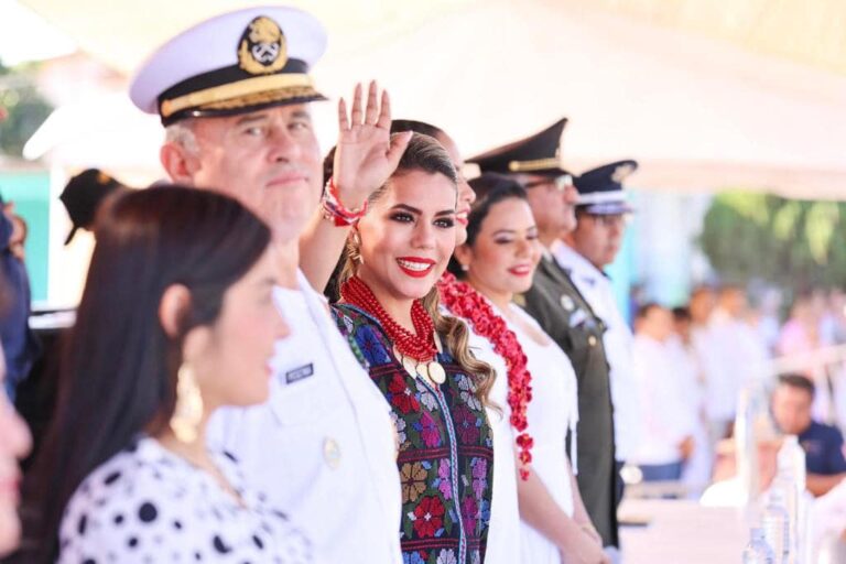 ASISTE EVELYN SALGADO A LA CEREMONIA Y DESFILE CÍVICO-MILITAR POR EL 233 ANIVERSARIO DEL NATALICIO DEL GENERAL JUAN ÁLVAREZ