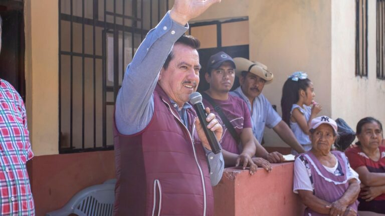 MARIO FIGUEROA MUNDO PRESIDENTE DE TAXCO EN GIRA DE TRABAJO ENTREGÓ LA CONSTRUCCIÓN DE LÍNEA DE CONDUCCIÓN DE AGUA POTABLE DE UNA PULGADA EN LA LOCALIDAD DEL AGUACATITO.