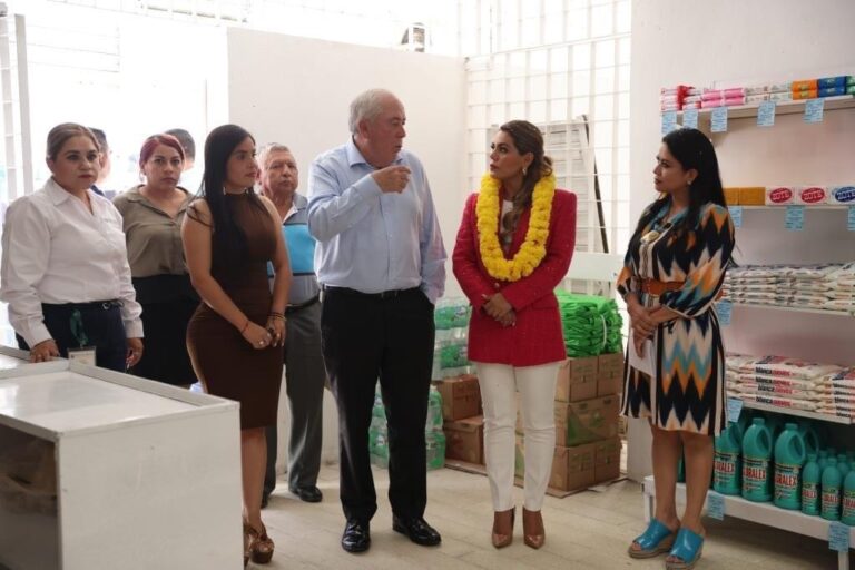 ¡ASISTIENDO Y ACOMPAÑANDO A NUESTRA QUERIDA GOBERNADORA EVELYN SALGADO A LA APERTURA DE PUNTO DE VENTA LICONSA-DICONSA EN CHILPANCINGO!
