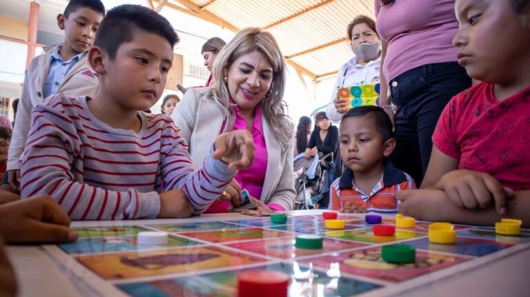 Los niños y niñas de las comunidades de San Francisco Acuitlapan, Axixintla, Corralejo, Las Joyas Guerrero, Papala y El Gavilán vivieron un día lleno de sorpresas, regalos, diversión y mucho entretenimiento con motivo de Día de Reyes