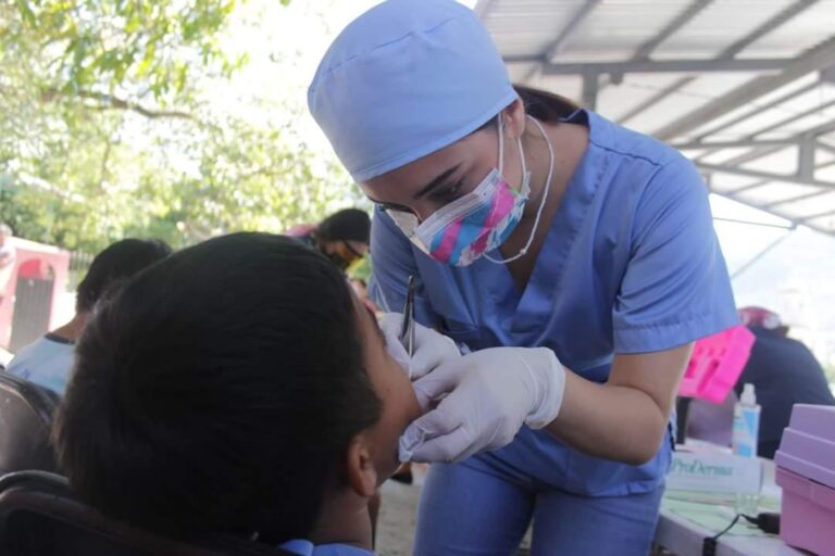 H. Ayuntamiento de Chilpancingo realiza brigada médica y asistencia social en la comunidad de Acahuizotla.