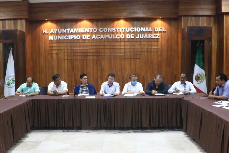 Encabeza José Juan Ayala, mesa de trabajo con ex trabajadores