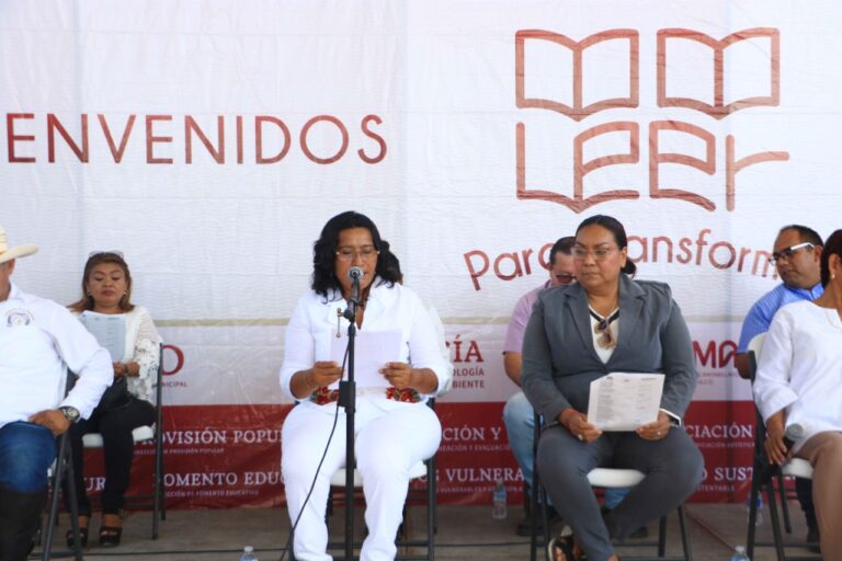 Lleva Abelina López “Leer para Transformar” a La Providencia