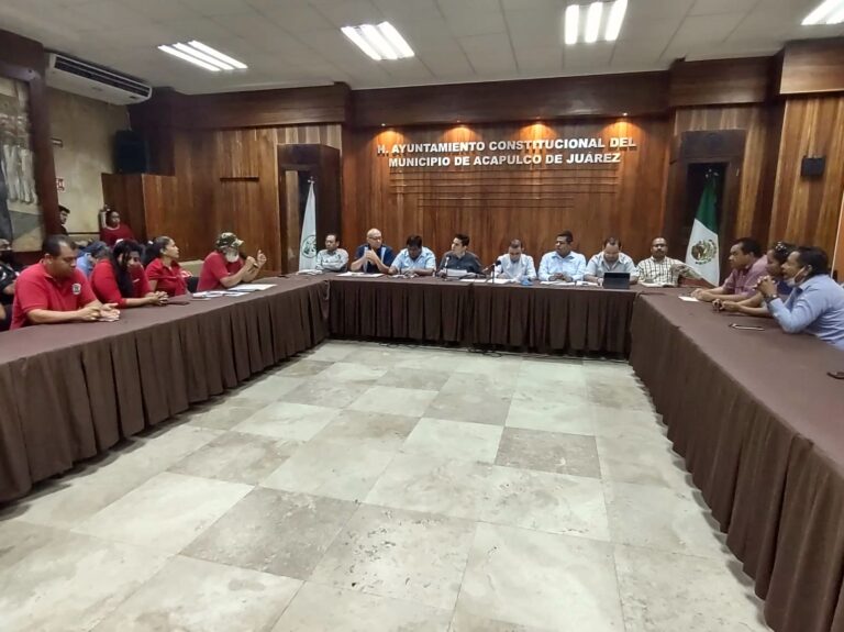 Encabeza José Juan Ayala, reunión con ex trabajadores