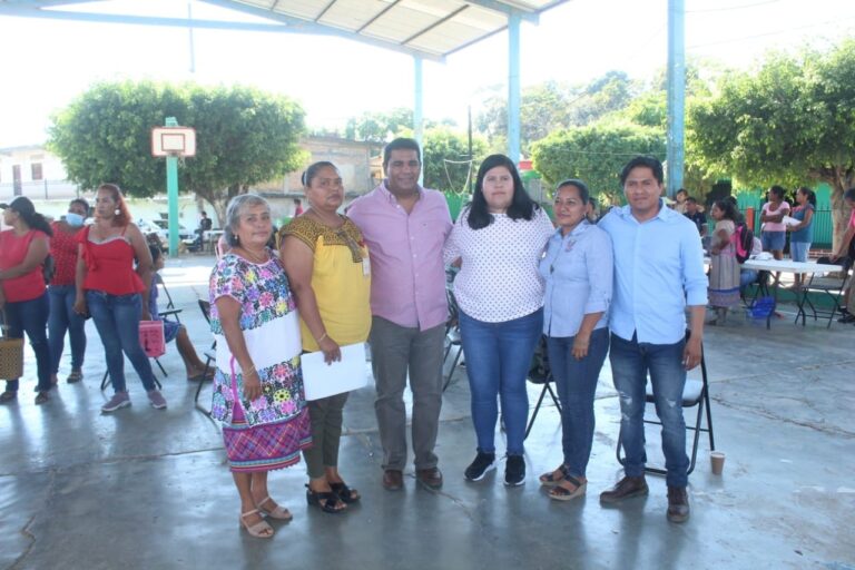 Clausura en Cochoapa, Efrén Adame Montalván, las brigadas médicas asistenciales, gradeció el apoyo a la coordinadora de salud, de la sedena por su apoyo incondicional.