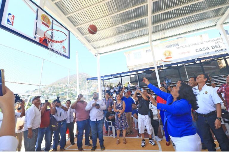 Inaugura Abelina López techado en Casa del Trabajador de Capama