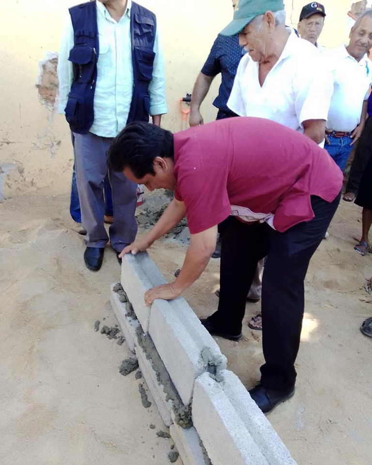 Ponen la primera piedra, de lo que será la casa del Adulto Mayor, “Domingo Guadalupe de la Cruz”  “La Voz de la Esperanza”, después de 20 años de gestión