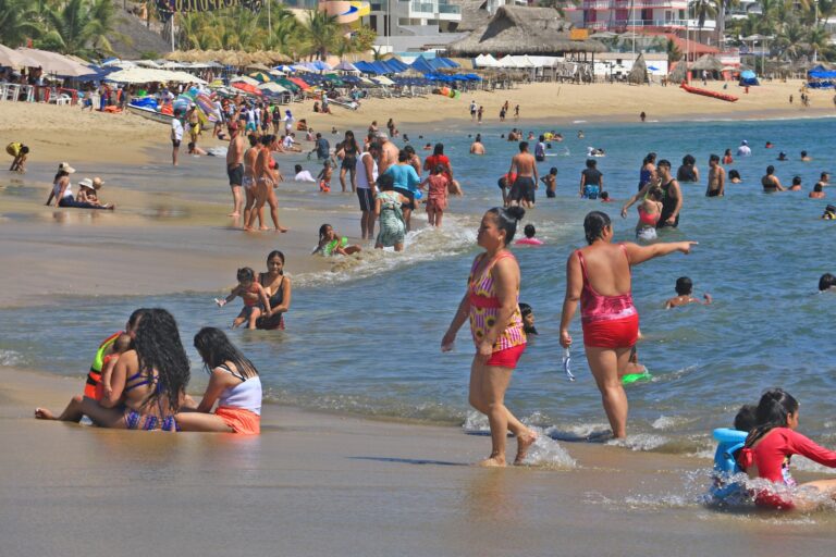 Exitoso primer fin de semana largo en Acapulco