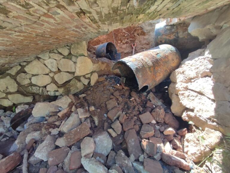 Reparan trabajadores de Capama fuga en el Tanque del Mogote