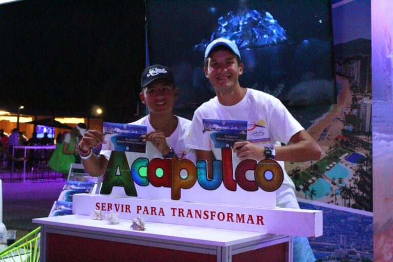 Apertura Gobierno de Abelina López, stand de Acapulco en el AMT