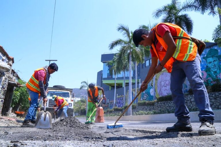 POR INDICACIONES DE LA GOBERNADORA EVELYN SALGADO, CONTINÚAN LOS TRABAJOS DE REPARACIÓN DE LA AVENIDA ESCÉNICA