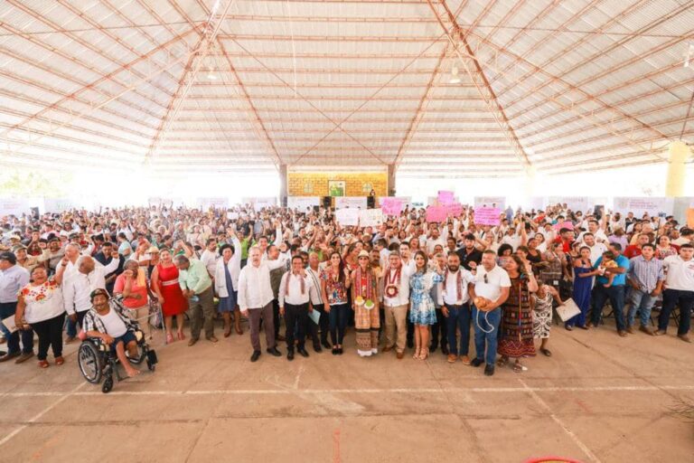 Se reune la Gobernadora Evelyn Salgado con pobladores de Cuajinicuilapa- La nota con Fanny Castillo