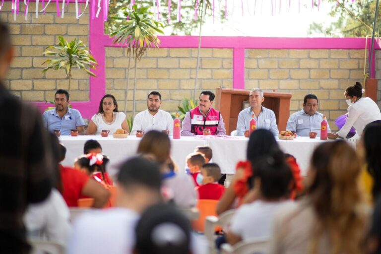 EL PRESIDENTE MARIO FIGUEROA MUNDO LLEVÓ A CABO UNA GIRA DE TRABAJO E HIZO ENTREGA DE LA CONSTRUCCIÓN DE BARDA PERIMETRAL EN EL JARDÍN DE NIÑOS VICENTE GUERRERO EN LA LOCALIDAD DE CACALOTENANGO