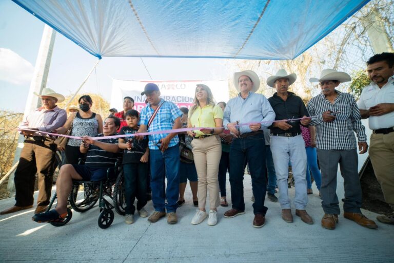 MARIO FIGUEROA MUNDO PRESIDENTE DE TAXCO DE ALARCÓN REALIZÓ GIRA DE TRABAJO Y ENTREGÓ LA CONSTRUCCIÓN DE PAVIMENTACIÓN CON CONCRETO HIDRÁULICO DE LA CALLE RUMBO AL PANTEÓN EN LA LOCALIDAD DE DOLORES