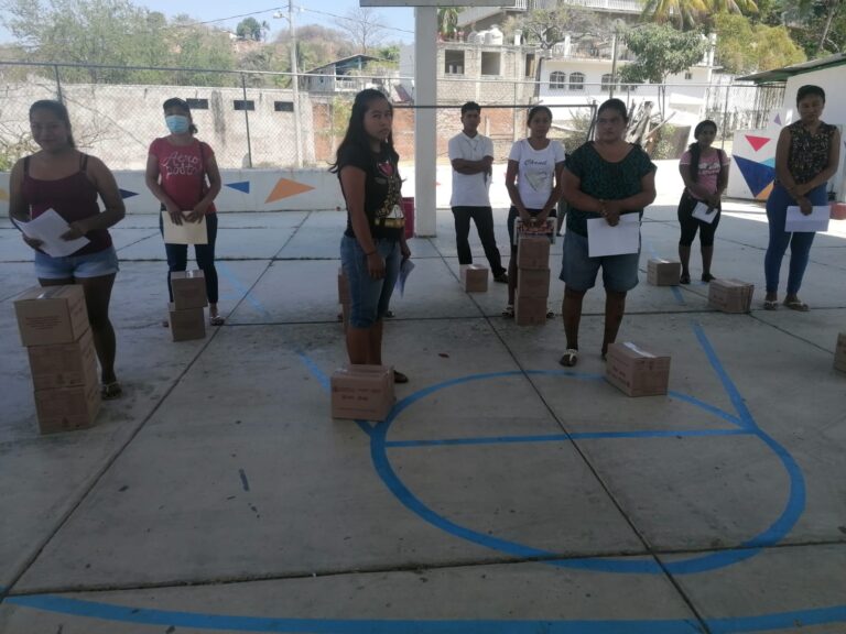 Entrega DIF Acapulco desayunos escolares en comunidades rurales