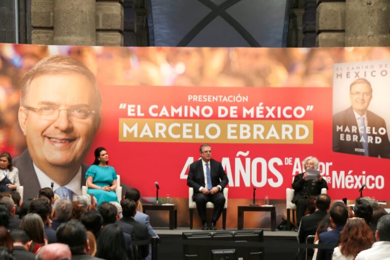 Asiste Abelina López a la presentación del libro «El Camino de México», escrito por el canciller, Marcelo Ebrard Casaubon.
