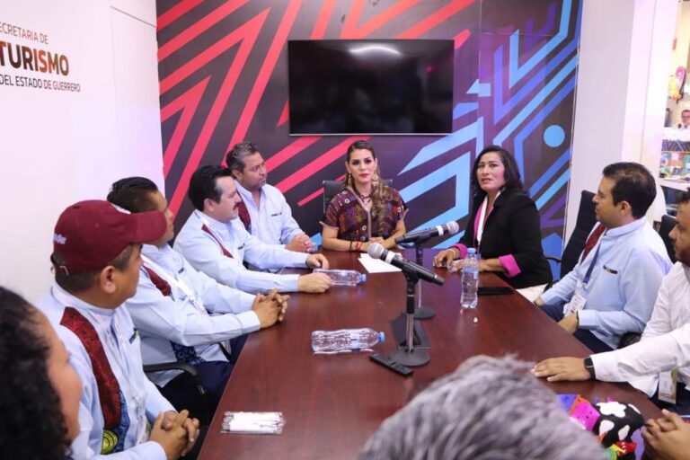 Participa Abelina López, en reunión de alcaldes, durante el primer día del Tianguis Turístico