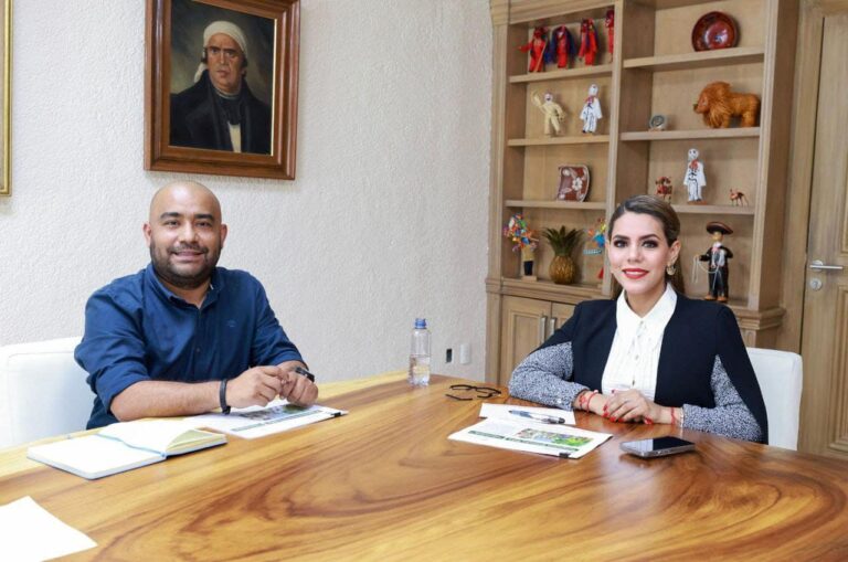 LA GOBERNADORA EVELYN SALGADO PINEDA SOSTUVO UNA REUNIÓN CON EL TITULAR DE LA SAGADEGRO ALEJANDRO ZEPEDA CASTORENA,