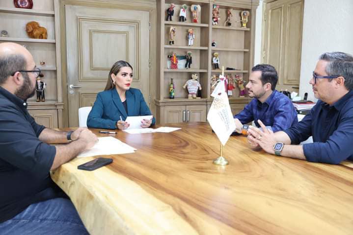 LA GOBERNADORA EVELYN SALGADO PINEDA CON PARTE DE SU EQUIPO DE TRABAJO, COORDINA ESFUERZOS Y DA SEGUIMIENTO A LOS AVANCES DE LOS PROGRAMAS ESTRATÉGICOS DE GOBIERNO