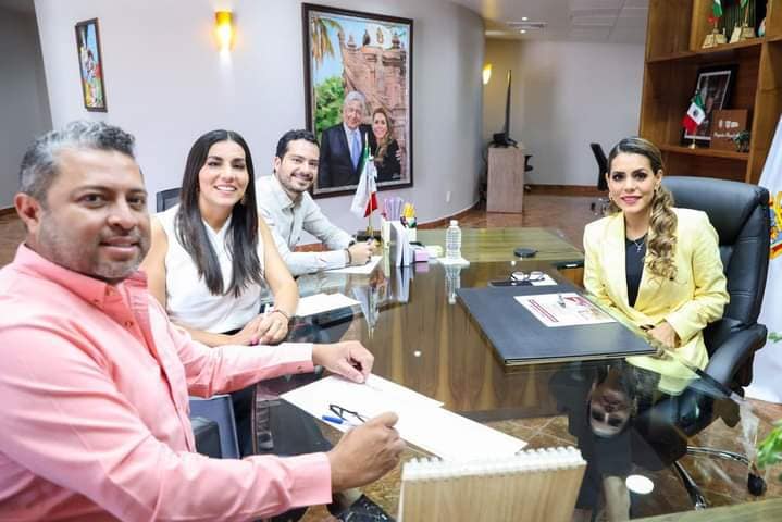 SE REÚNE LA GOBERNADORA CON TITULARES DE SECTUR, DIF Y SECRETARIO TÉCNICO DEL EJECUTIVO ESTATAL DONDE ABORDÓ IMPORTANTES TEMAS