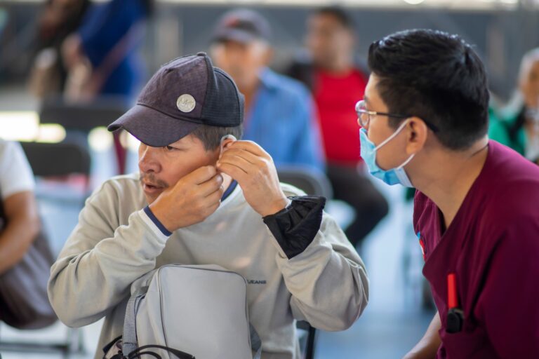 Entrega de Auxiliares Auditivos para Adultos Mayores en Taxco, más de 130 beneficiados