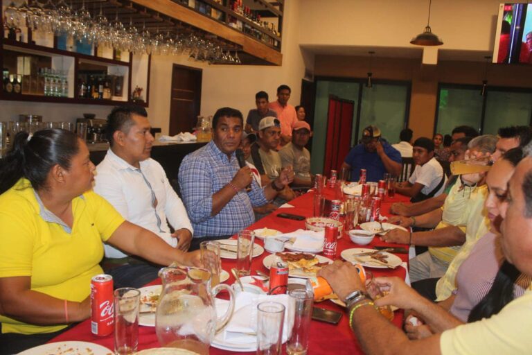 EL PRESIDENTE MUNICIPAL EFRÉN ADAME MONTALVÁN, RECONOCIÓ LA ARDUA LABOR DE LAS MUJERES Y HOMBRES QUE DIARIAMENTE BARREN Y MANTIENEN LIMPIAS LAS CALLES, AVENIDAS Y ESPACIOS PÚBLICOS.