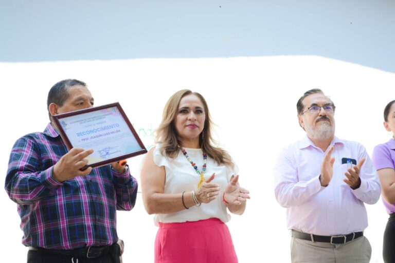 La Presidenta de la Comisión de los Derechos Humanos del Estado de Guerrero, Cecilia Narciso Gaytán, clausuró la «Jornada de Educación en Derechos Humanos y Salud Mental para Niñas, Niños y Adolescentes», en la Esc. Sec. Antonio I. Delgado de esta ciudad capital.