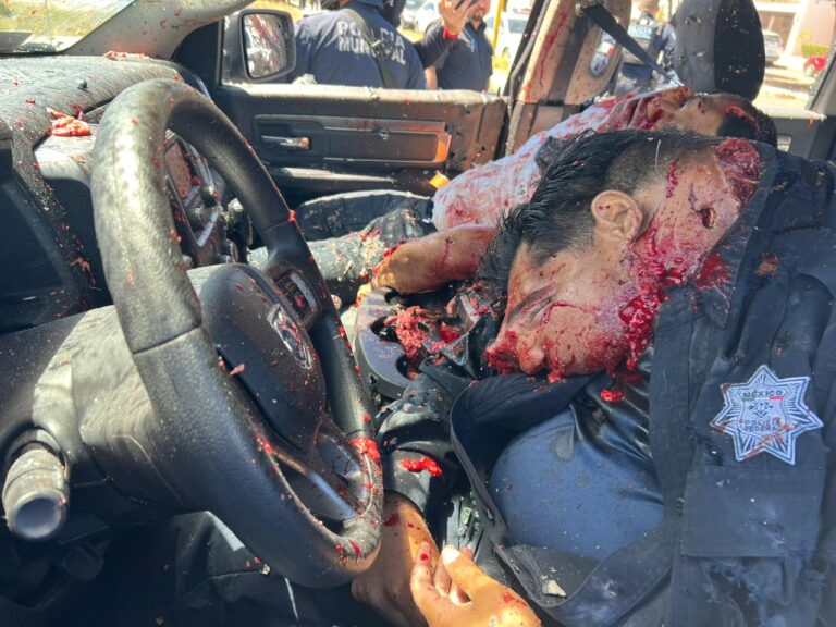 EMBOSCAN A DIRECTOR DE POLICÍA MUNICIPAL Y SU ESCOLTA