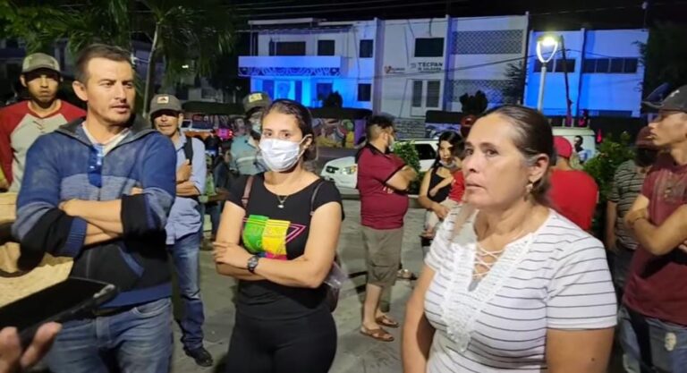 Entran a Tecpan familias desplazadas de la sierra de Coyuca de Catalán