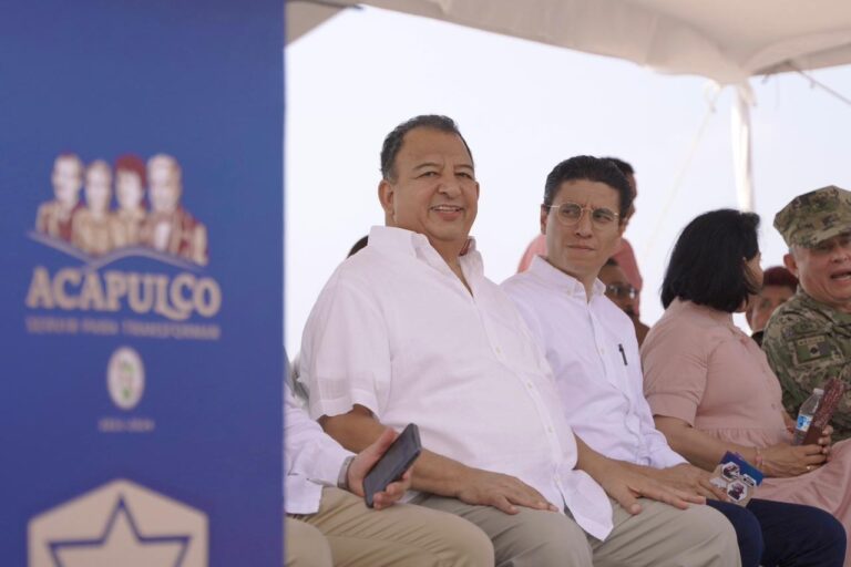Asiste Luis Walton a la entrega de patrullas y presentación de la estrategia de seguridad “Fuerza Acapulco” a la que acude el canciller Marcelo Ebrard