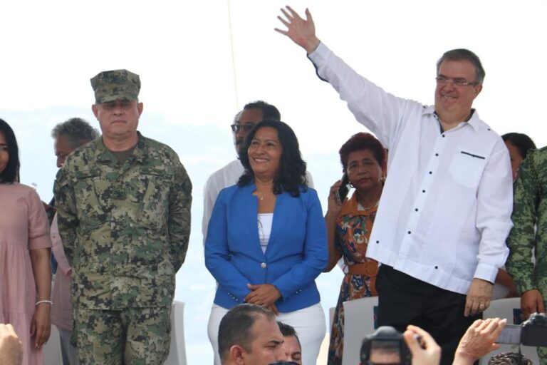 Dan Marcelo Ebrard y Abelina López, banderazo a nuevas patrullas y ambulancias