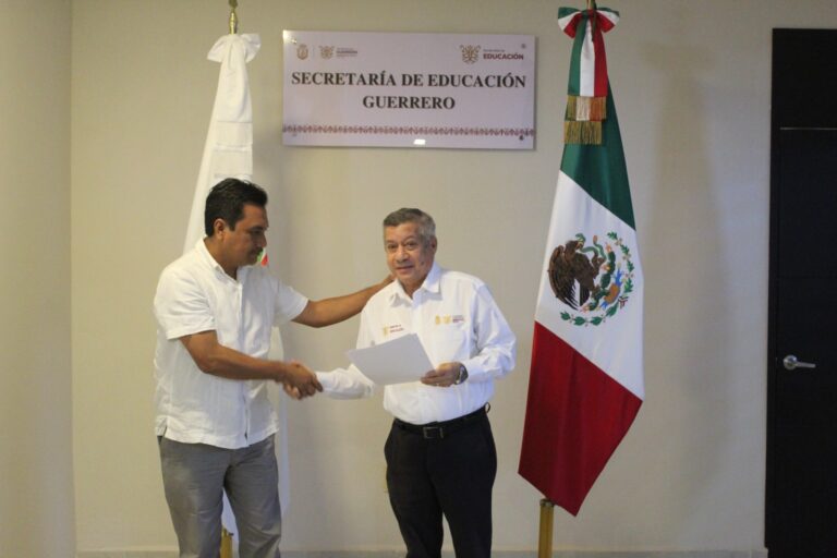 Titular de la SEG toma protesta al nuevo Director del Tec de la Montaña