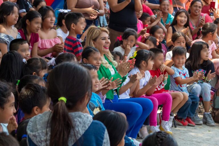 Continúan con éxito las celebraciones a las Niñas y Niños de la zona rural de Taxco con motivo del Día 30 de abril.
