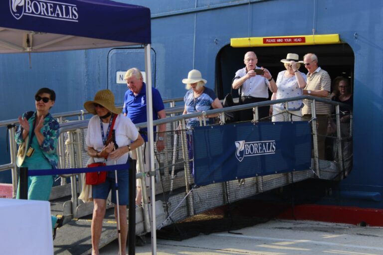 Llega a Acapulco el crucero MS Borealis