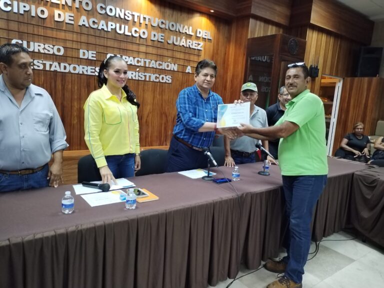 Imparte Gobierno de Abelina López, capacitación a prestadores turísticos