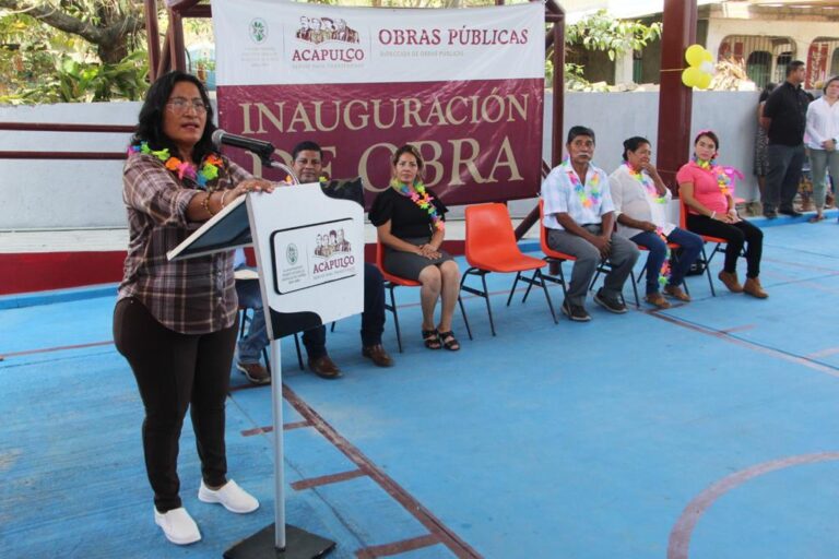 Entrega Abelina López, techado en primaria de Salsipuedes