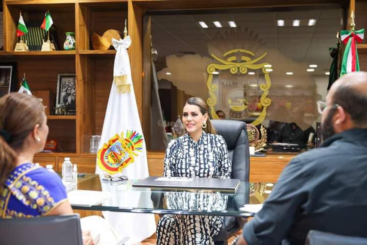 SE REÚNE EVELYN SALGADO CON LÍDER DEL SUSPEG ADELA HERNÁNDEZ ANGELITO