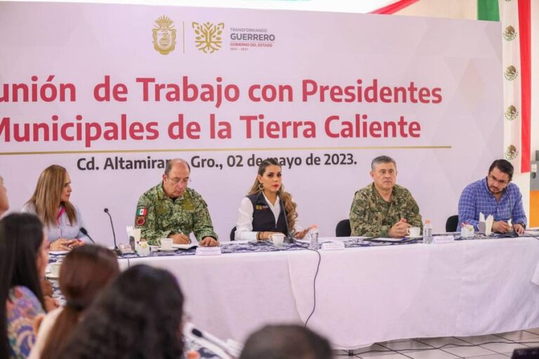 ENCABEZA EVELYN SALGADO SEGUNDA REUNIÓN CON EDILES DE TIERRA CALIENTE Y PARTE DE LA ZONA NORTE