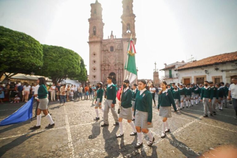 En Taxco se lleva a cabo Desfile Cívico en conmemoración del 5 de Mayo Día de la Batalla de Puebla
