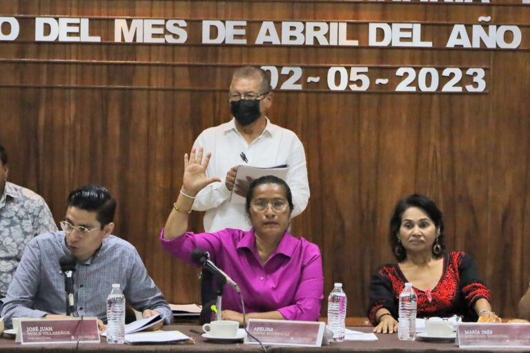 Encabeza Abelina López Sesión Ordinaria de Cabildo de abril