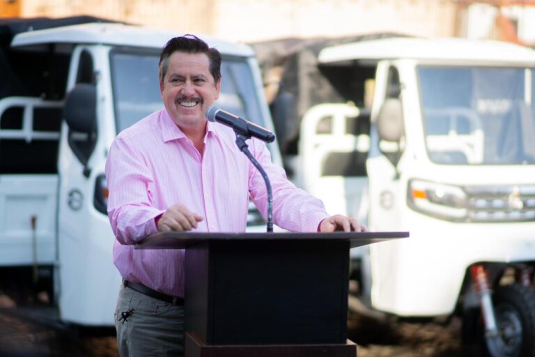 Entrega Mario Figueroa Mundo Parque Vehicular a Comisarios de Bienes Comunales de San Pedro y San Felipe Chichila, de Taxco El Viejo y de Atzala de la Asunción