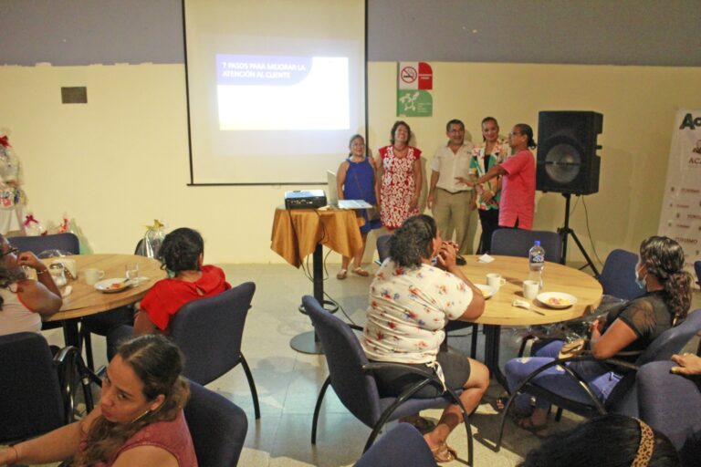 Capacita Gobierno de Abelina López, a mujeres prestadoras de servicios turísticos