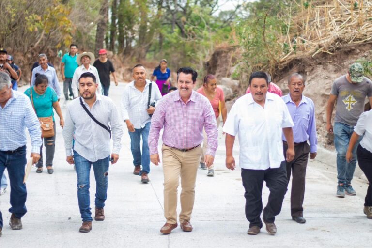 MARIO FIGUEROA MUNDO PRESIDENTE DE TAXCO, ENTREGÓ CONSTRUCCIÓN DE PAVIMENTACIÓN CON CONCRETO HIDRÁULICO DE CALLE, TRAMO DEL TANQUE AL TERRERO EN LA LOCALIDAD DE CACALOTENANGO