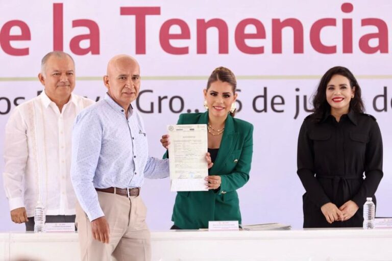 Evelyn Salgado da seguridad y certeza jurídica al patrimonio de 247 familias con la entrega gratuita de títulos de propiedad en Guerrero